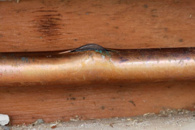 Four Ways to Prevent Frozen Piping During the Holiday Season